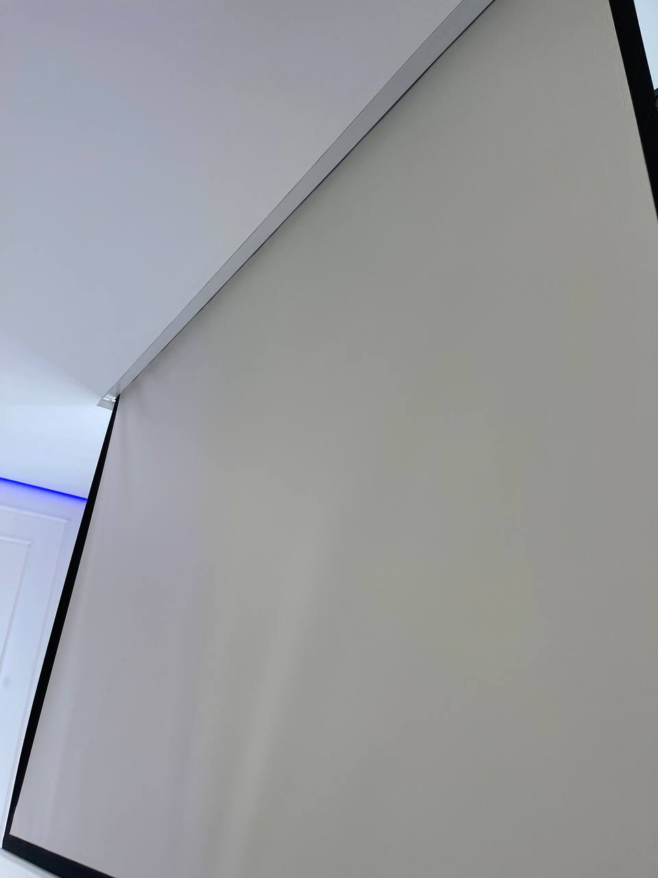 Кейс Е899 Aqua: парящий профиль, магнитные треки и ниша SLOTT под проектор - фото 17
